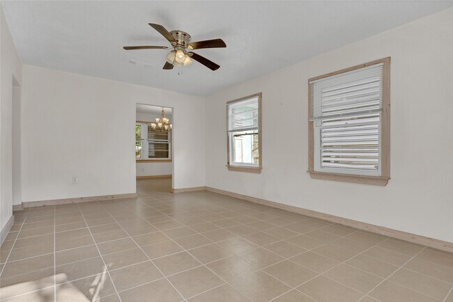 Building Photo - 3103 H Ave