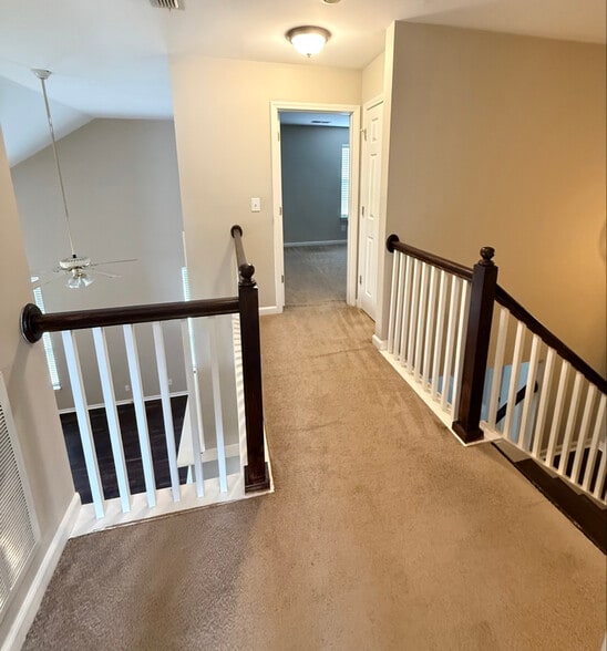 Building Photo - 1811 Deer Valley Ln
