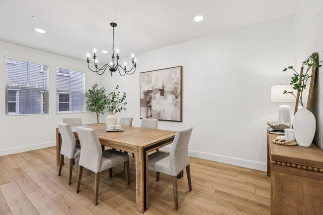 Building Photo - Beautiful Corner-Unit Townhome Near Downtown – 4 Bed | 3 baths