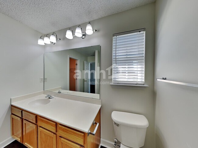 Building Photo - 710 Woodington Ln