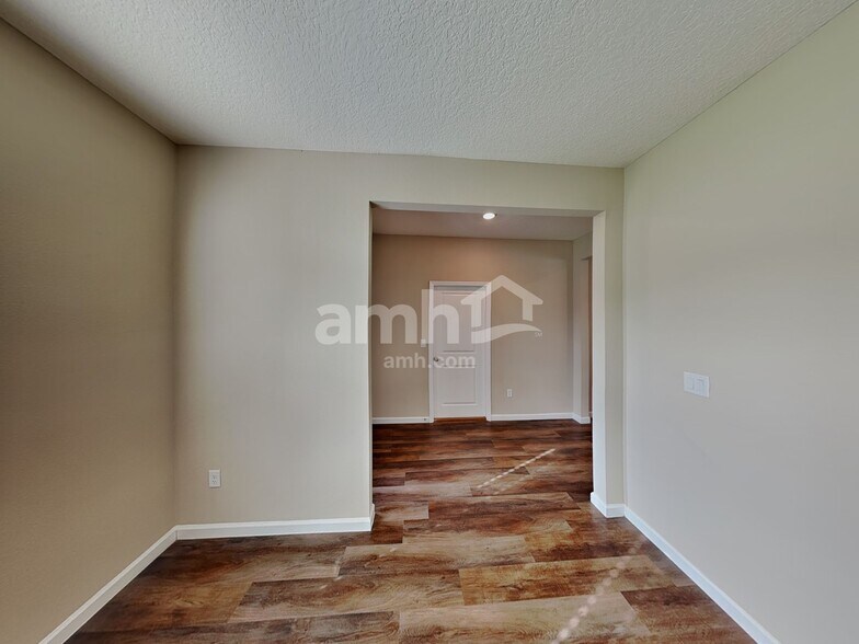 Building Photo - 204 Hemlock Pt
