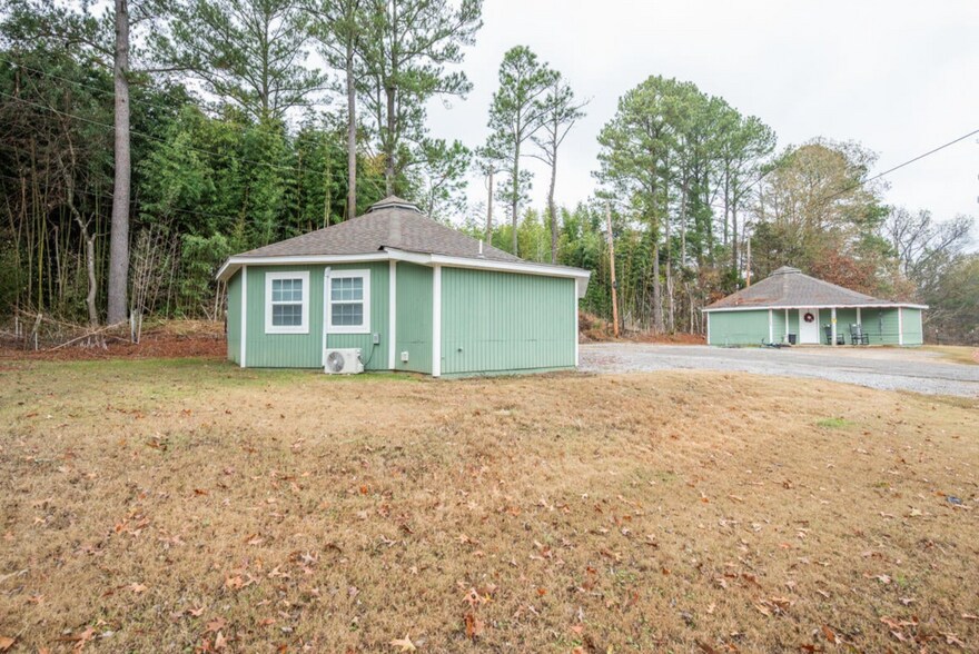 Building Photo - 715 Roundhouse Rd