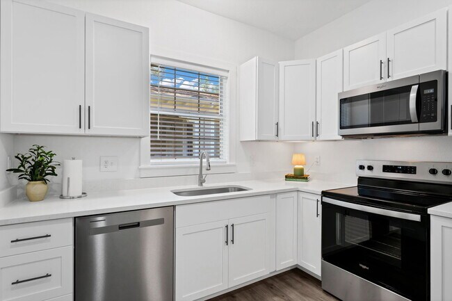 Building Photo - 2028 Villa Sites Dr