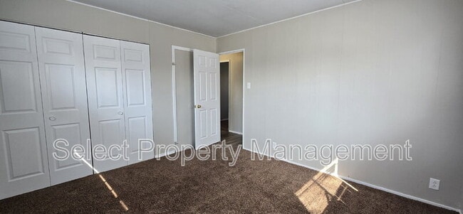 Building Photo - 536 Royalton Dr