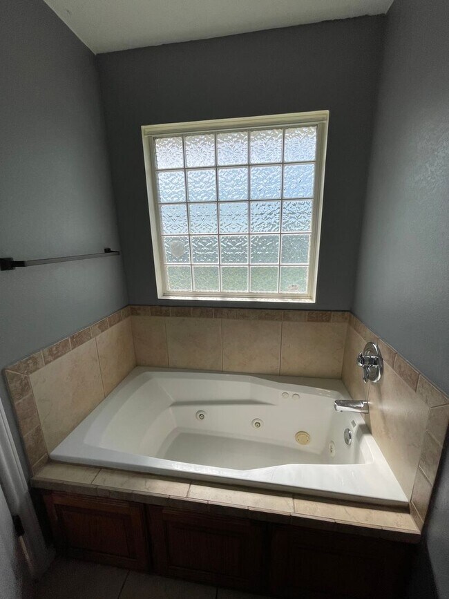 Building Photo - Spacious 4 Bed 2 Bath! Mesa School District!