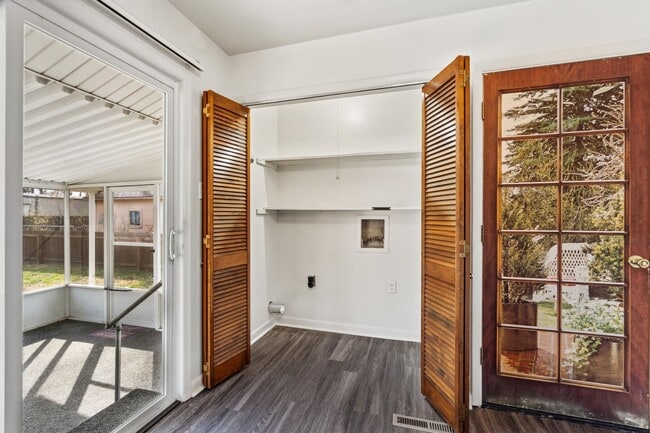 Building Photo - 1606 Savannah Dr