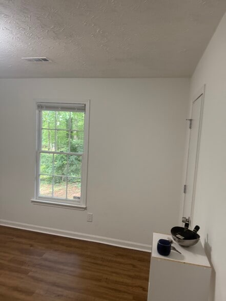 Building Photo - 2400 Old Rex Morrow Rd