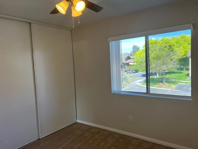 Building Photo - Updated 2BR/1BA 2 Story Townhome in Park Like setting in Santee