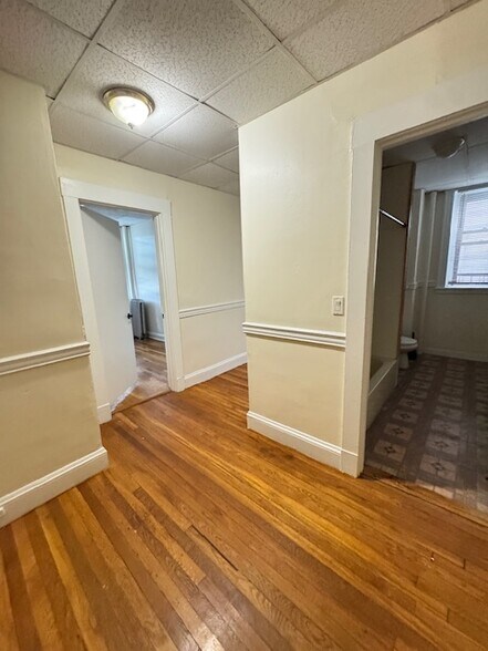 Building Photo - 390 Riverway