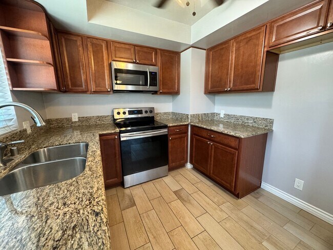 Building Photo - Spacious 2-Bedroom, 2-Bath Apartment for R...