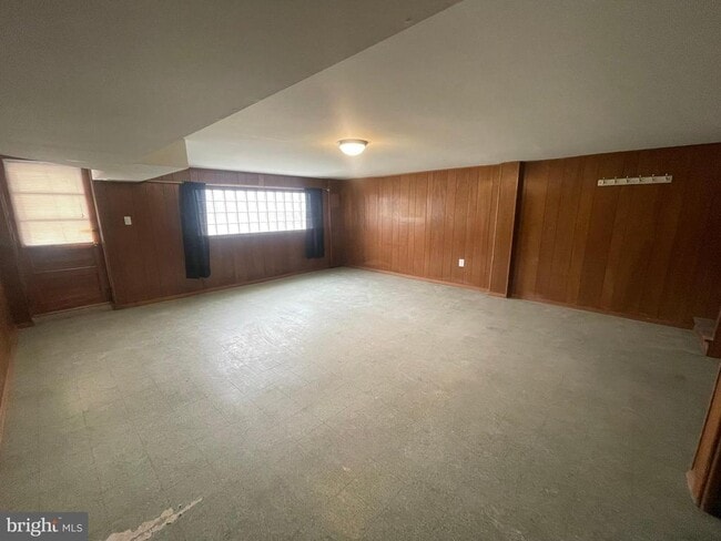 Building Photo - 1230 Napfle Ave