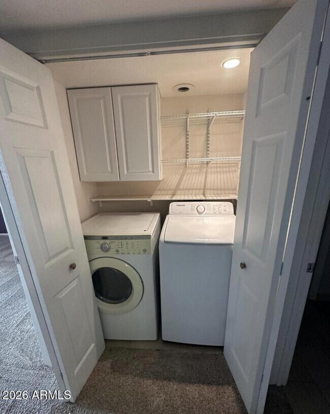 Building Photo - 1880 E Morten Ave