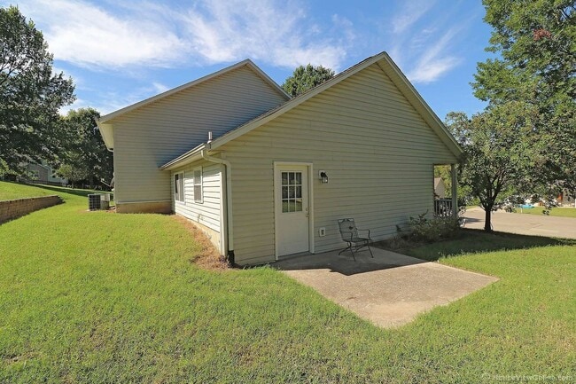 Building Photo - House In Cape Girardeau