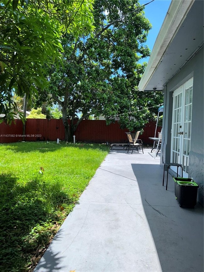 Building Photo - 5891 W 9th Ln