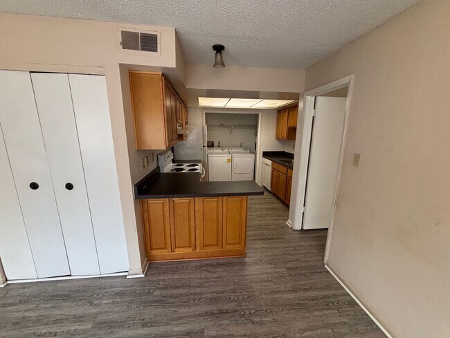 Building Photo - 2 Bedroom, 2 Bath Condo in Virginia Beach