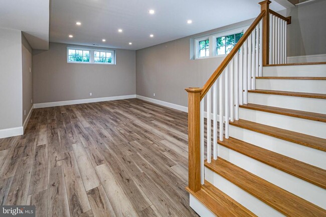 Building Photo - 22 Dickinson St