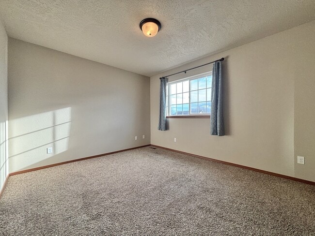 Building Photo - 8811 N Elm St