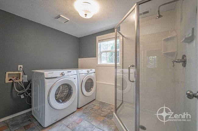 Building Photo - 4314 NE 126th St