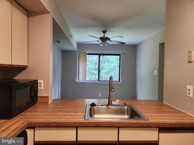 Building Photo - 39 5 Crown Royal Cir