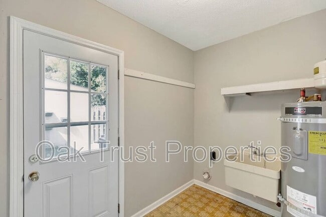 Building Photo - 4428 N Shirley Dr