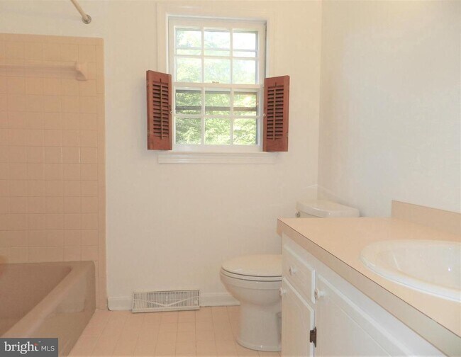 Building Photo - 108 Wilderness Ln
