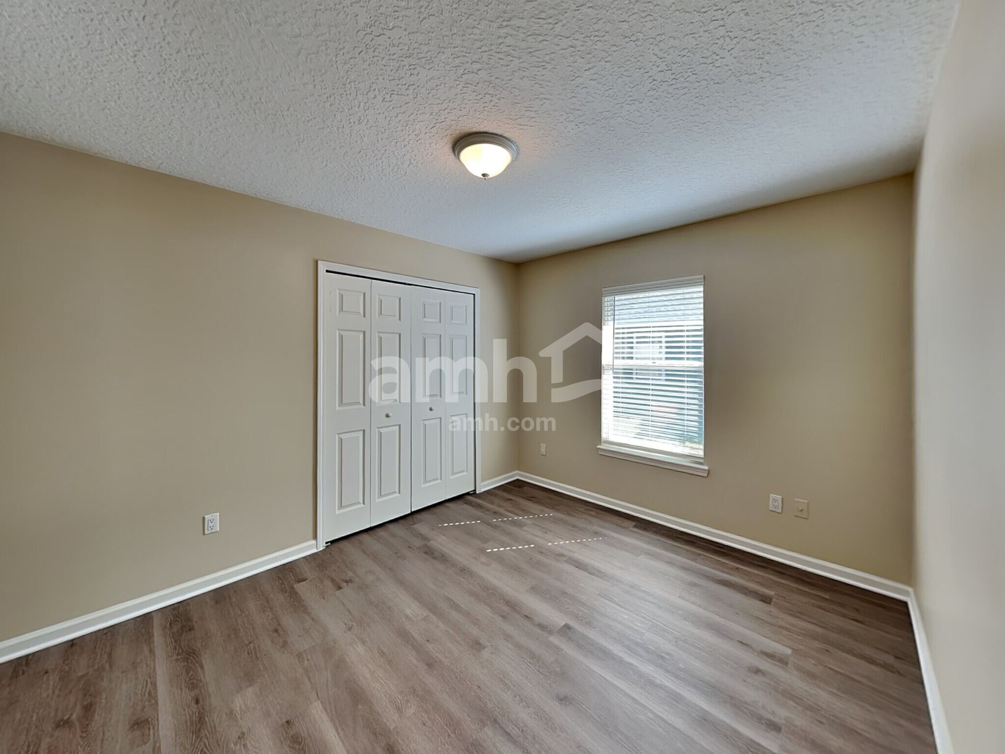 Building Photo - 1725 Dartmoor Ln