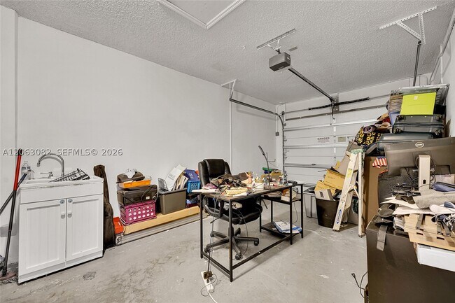 Building Photo - 5520 NW 49th Ave