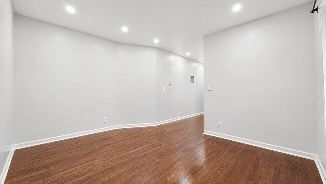 Building Photo - 509 W 174th St