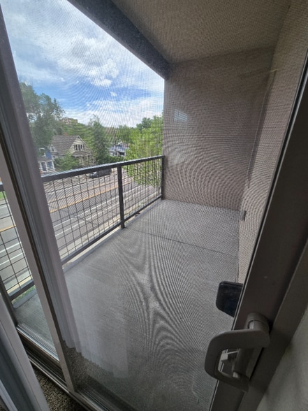 Building Photo - 430 W Pikes Peak Ave