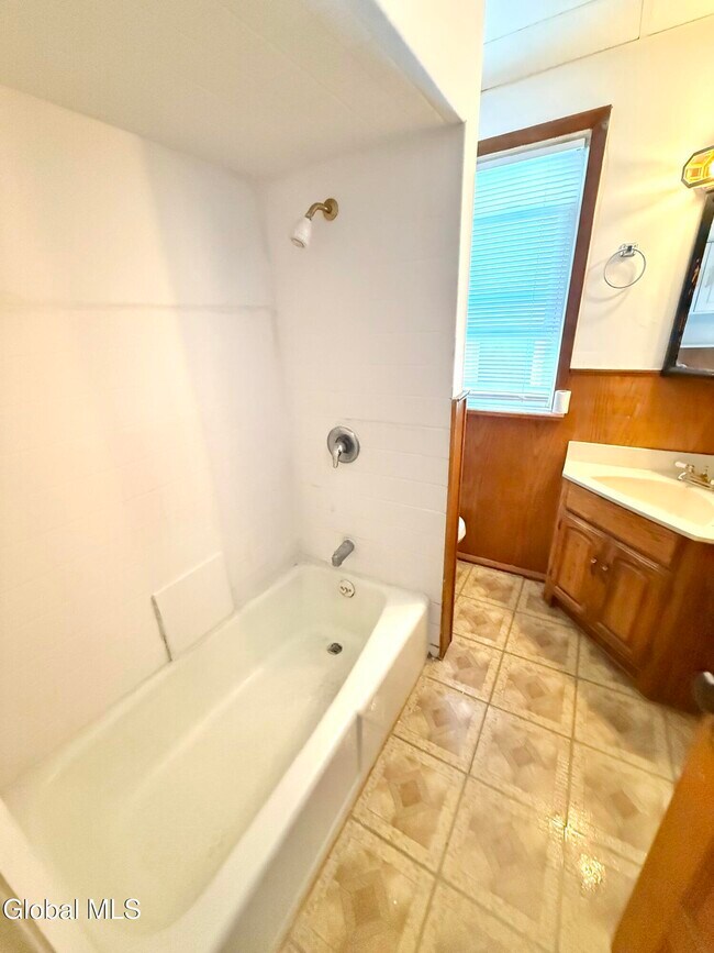 Building Photo - 1826 Campbell Ave