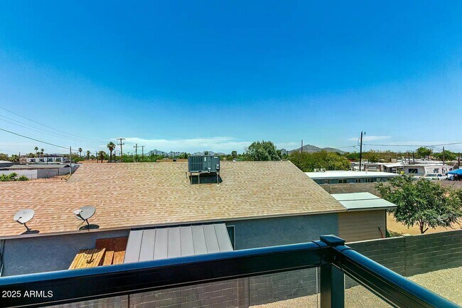 Building Photo - 411 N 32nd Pl