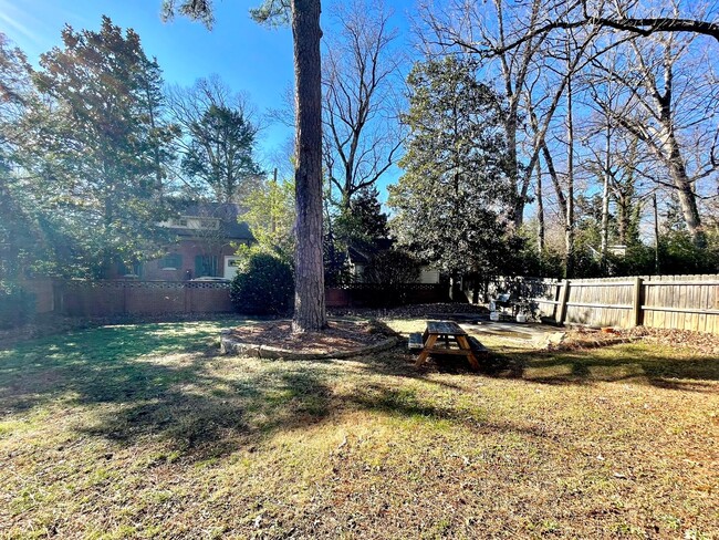 Building Photo - 414 Pittsboro St