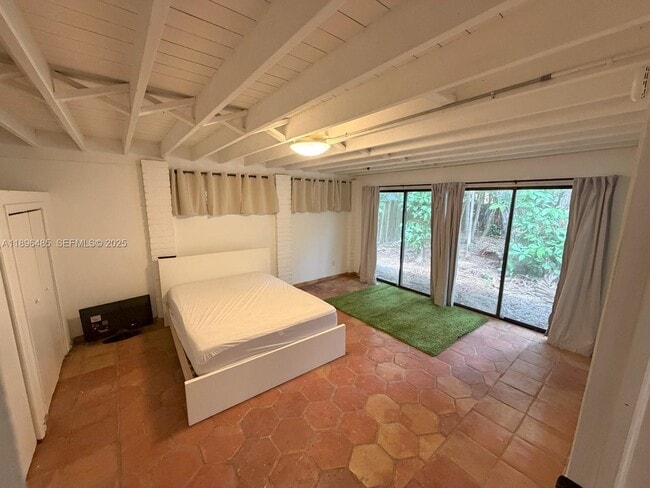 Building Photo - 491 NE 163rd St