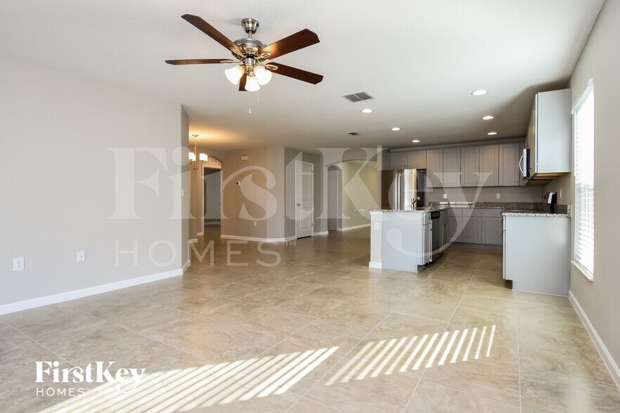 Building Photo - 466 Earhart Dr