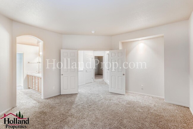 Building Photo - Beautiful 2 Bedroom 2.5 Bathroom Single Fa...