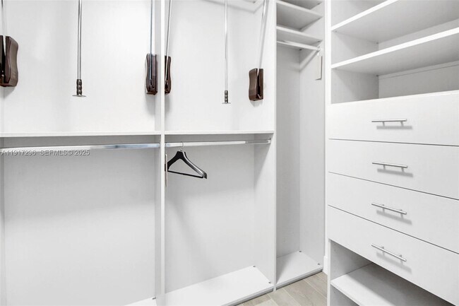 Building Photo - 2900 NE 7th Ave