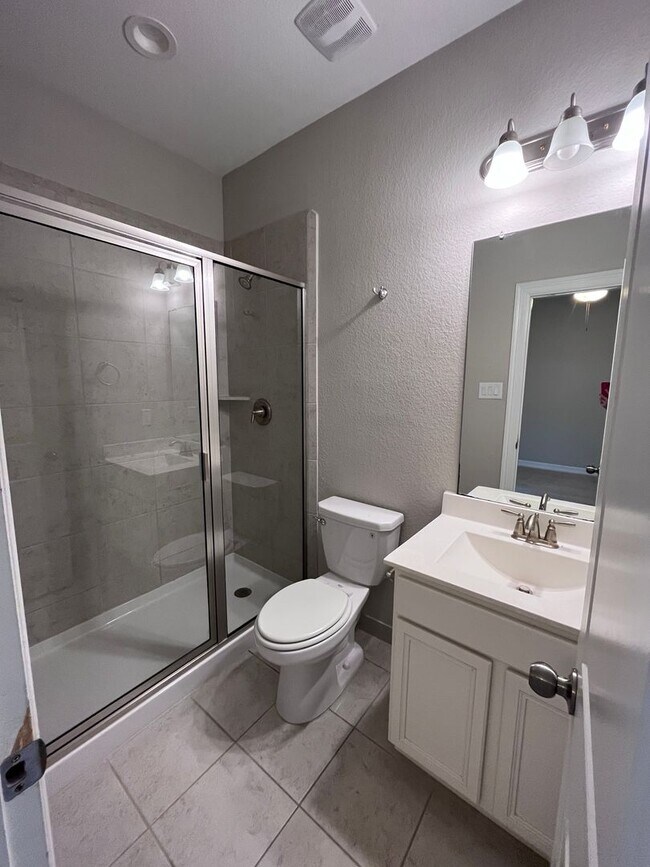 Building Photo - Gorgeous 4-bedroom home!