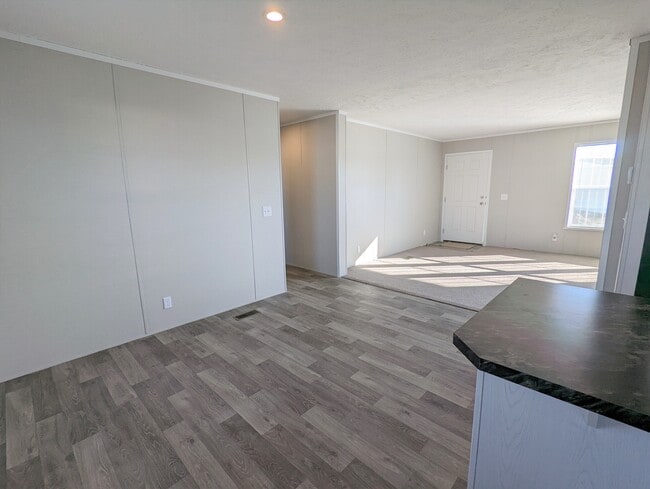 Building Photo - 471 Montana