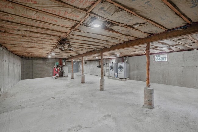 Building Photo - 257 Southlawn Ave