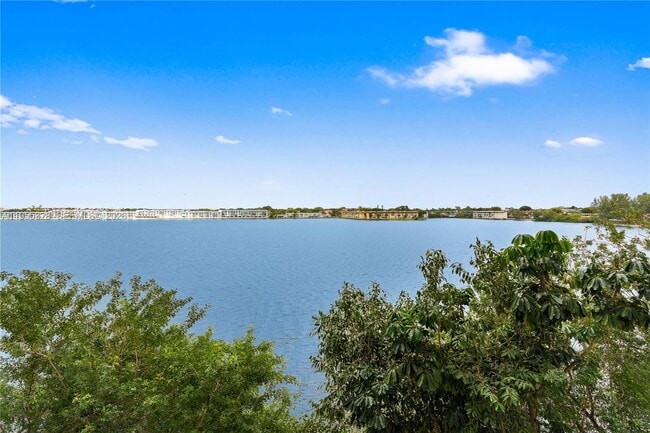 Building Photo - 1301 NE Miami Gardens Dr