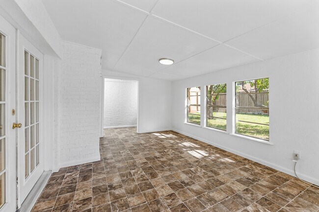 Building Photo - 4708 NW Cheryl Blvd