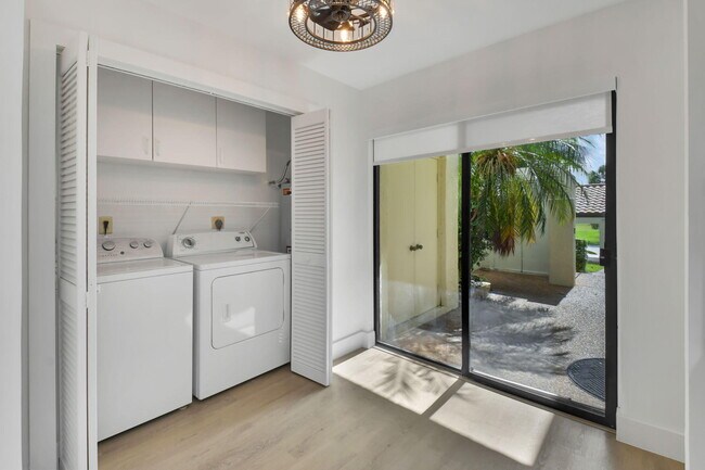 Building Photo - 7884 Seville Pl