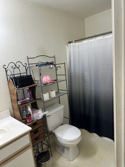 Building Photo - 405 Greener Dr