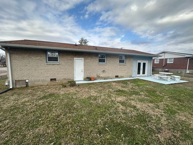 Building Photo - FOR LEASE - 3 bed, 1 bath, 1,218 sqft sing...