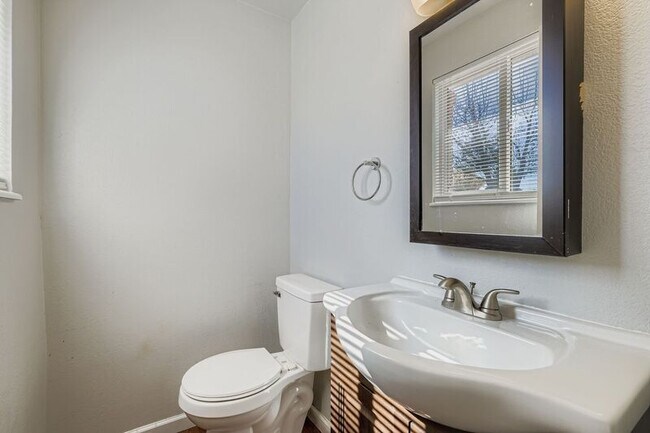 Building Photo - 529 Corte Amino