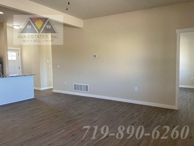 Building Photo - 753 E Springmont Dr