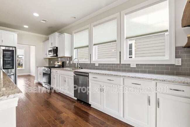 Building Photo - 233 Seaworthy St