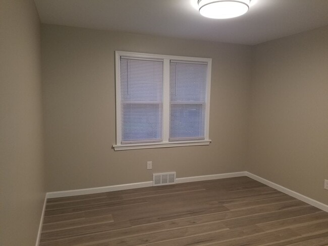 Building Photo - Gorgeous, Fully Upgraded/Renovated from to...