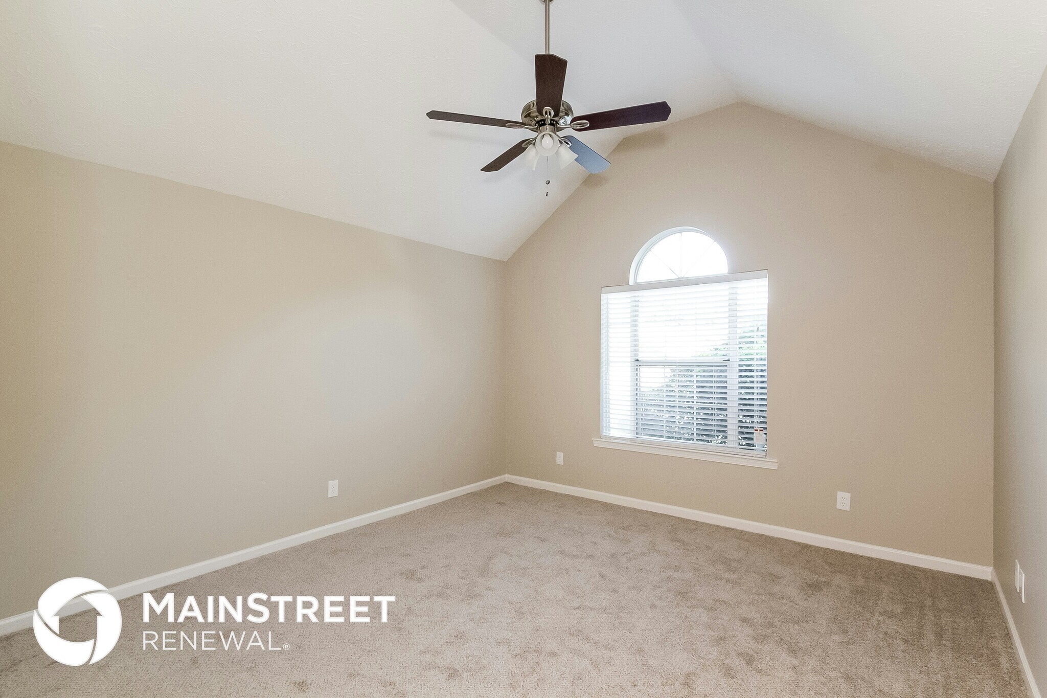 Building Photo - 1136 Oakwood Manor Ct