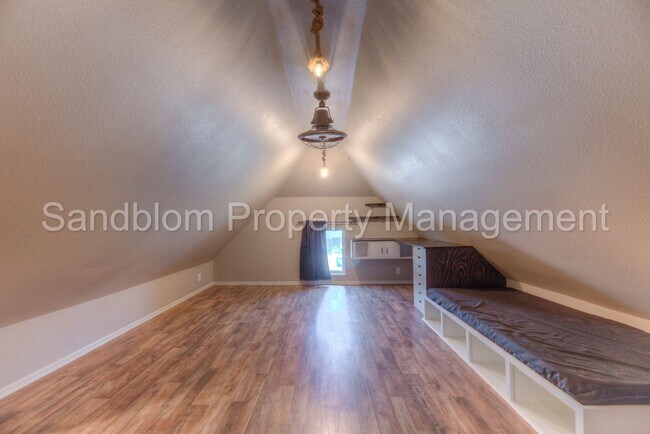 Building Photo - For Lease | Bixby | $2999 Rent | Available...